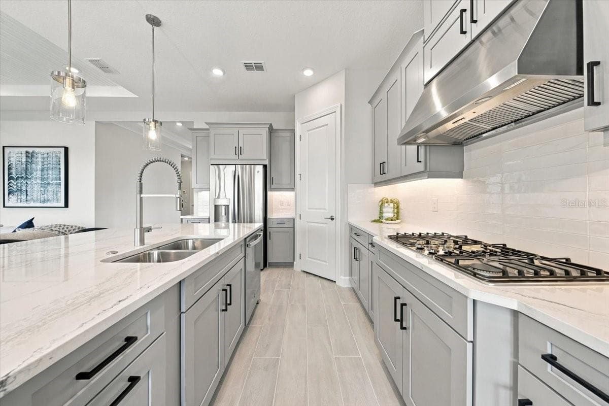 Single Family Residence at 13705 IONA AVE, PALMETTO, photo 19 of 45