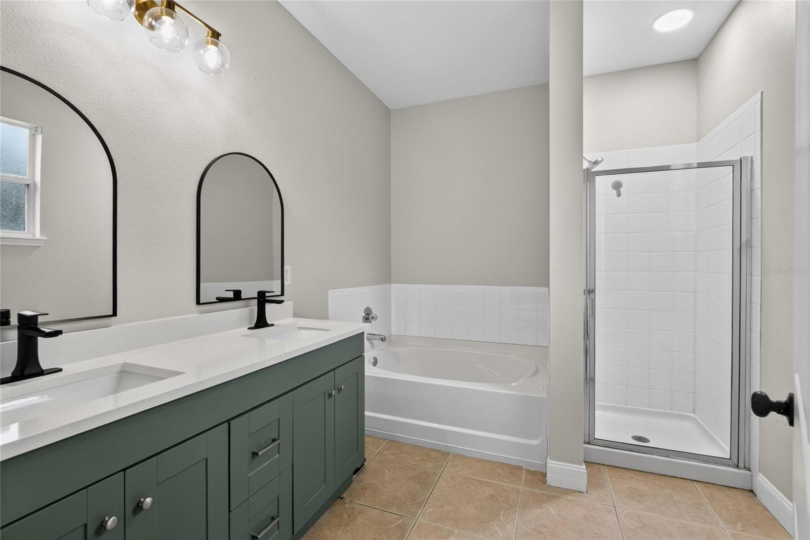 Master bath - 2729 WALDEN WOODS DR, PLANT CITY