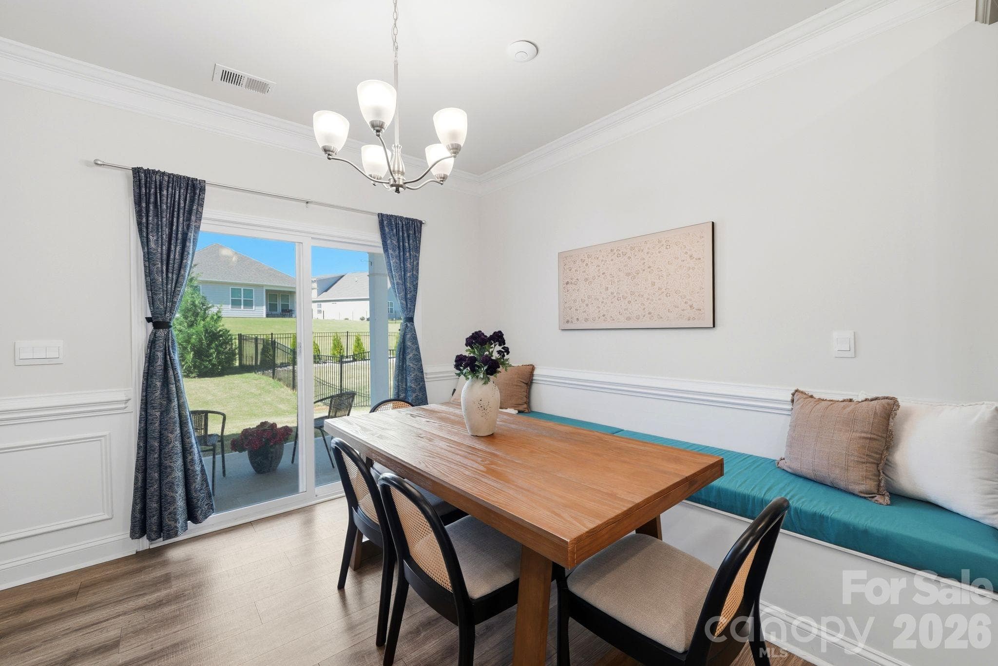 Built In Bench in Kitchen for Extra Seating - 4207 Millstream Road, Denver