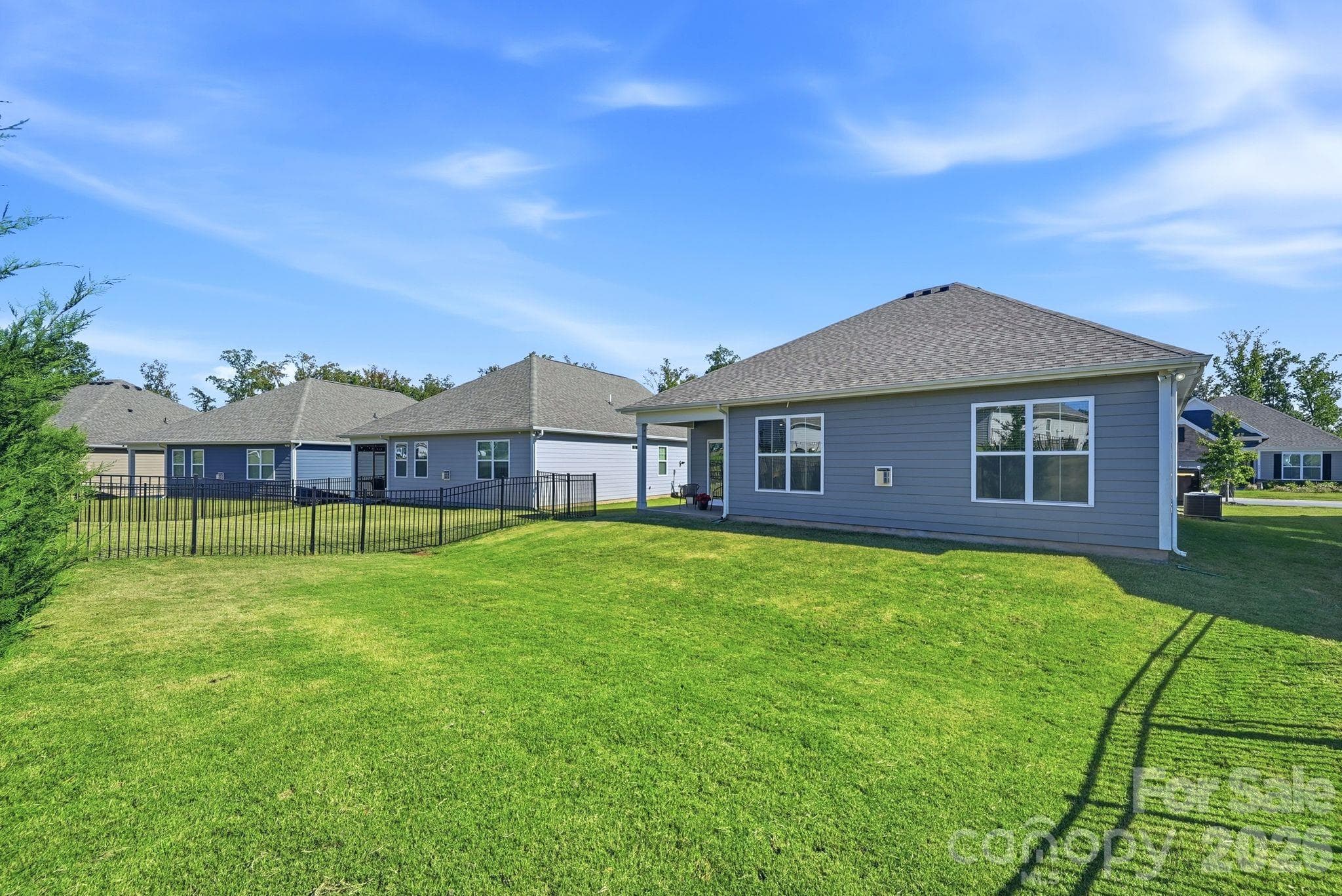 Lots of Great Space - 4207 Millstream Road, Denver