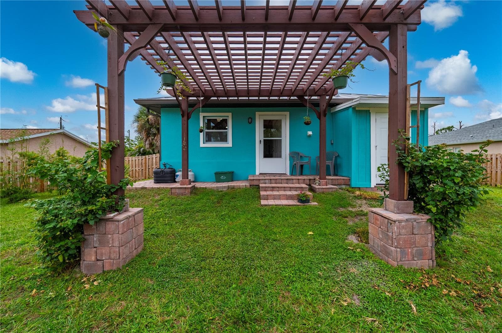 Private setting in the newly fenced back yard - 1027 CAMPBELL ST, PORT CHARLOTTE