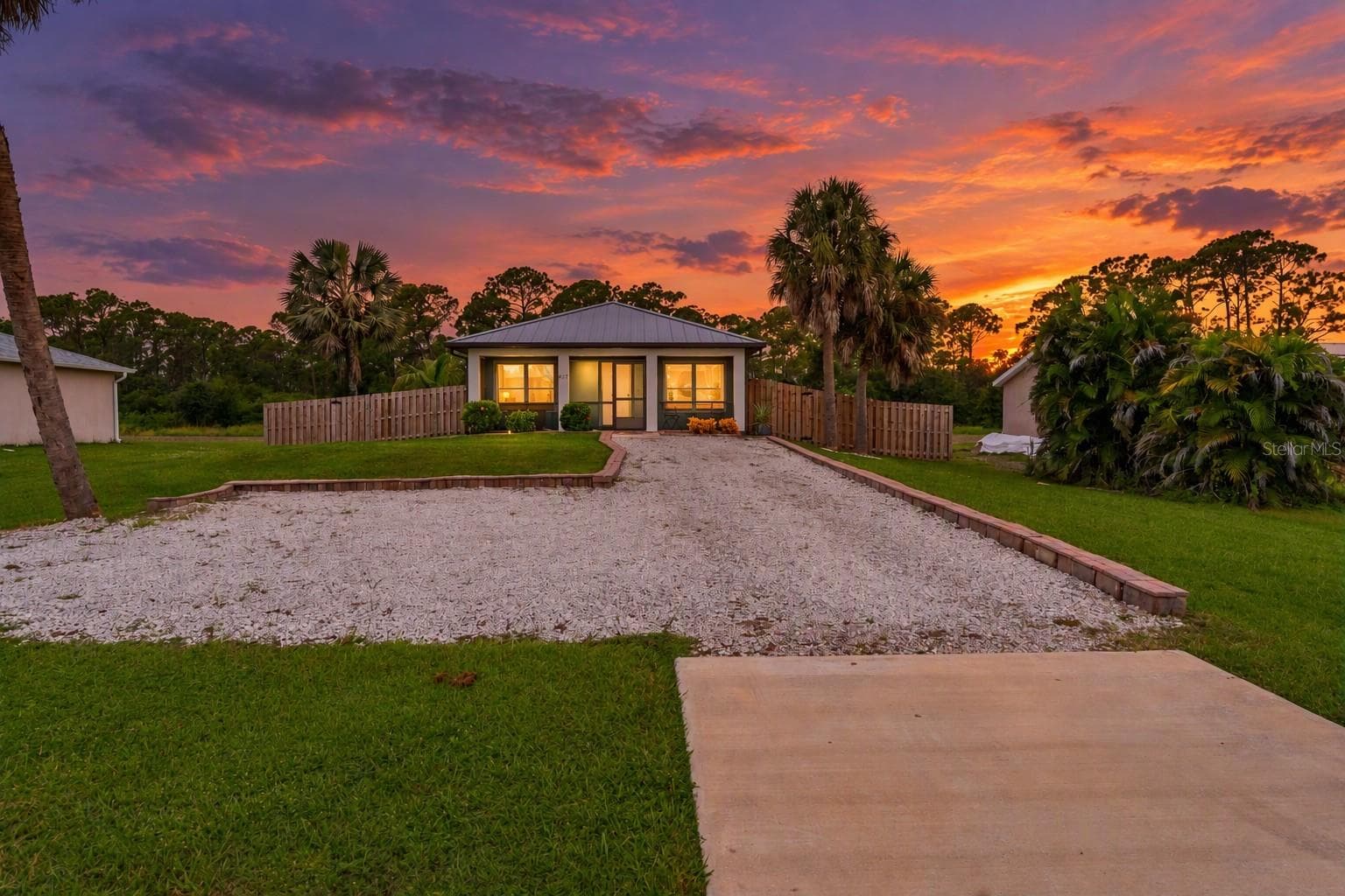 Make this your new SW Florida address! - 1027 CAMPBELL ST, PORT CHARLOTTE