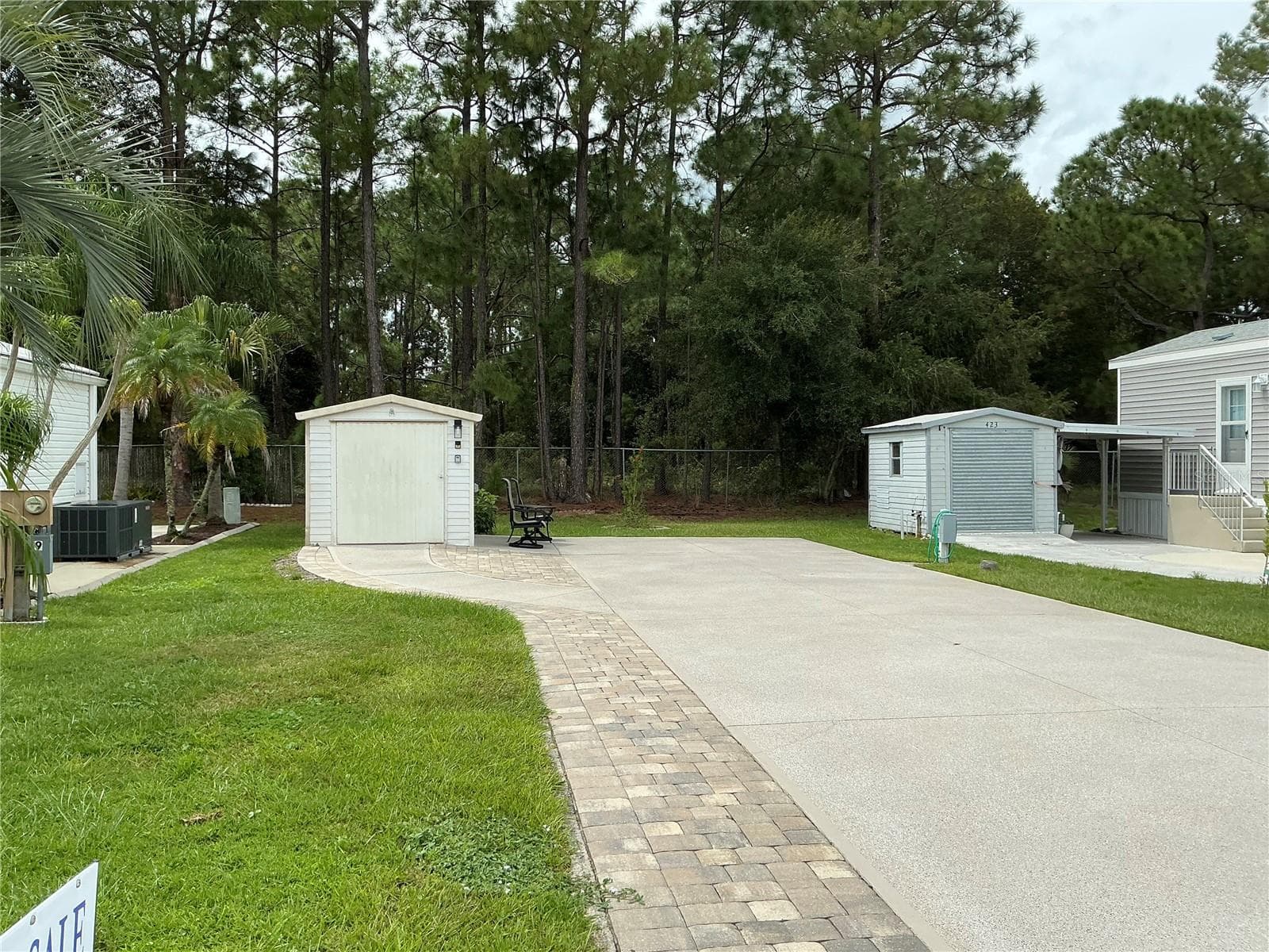 Paving bricks next to the drive. - 427 PINE LOOP, FROSTPROOF