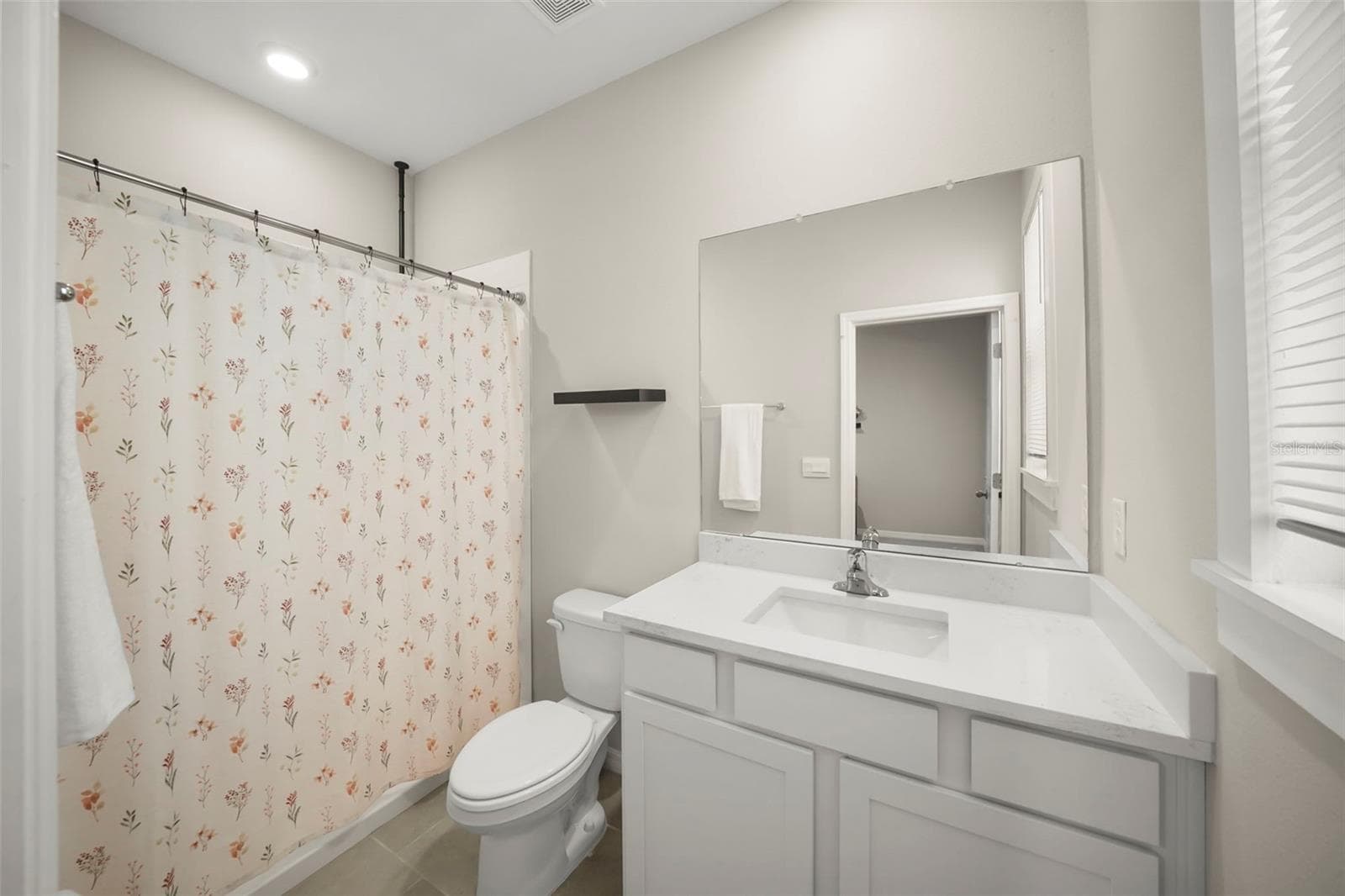 Single Family Residence at 6016 WANDERING WILLOW DR, WESLEY CHAPEL, photo 9 of 26