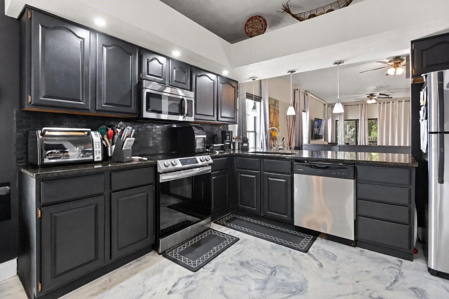 Single Family Residence at 11529 PUMPKIN SEED CT, ORLANDO, photo 7 of 18