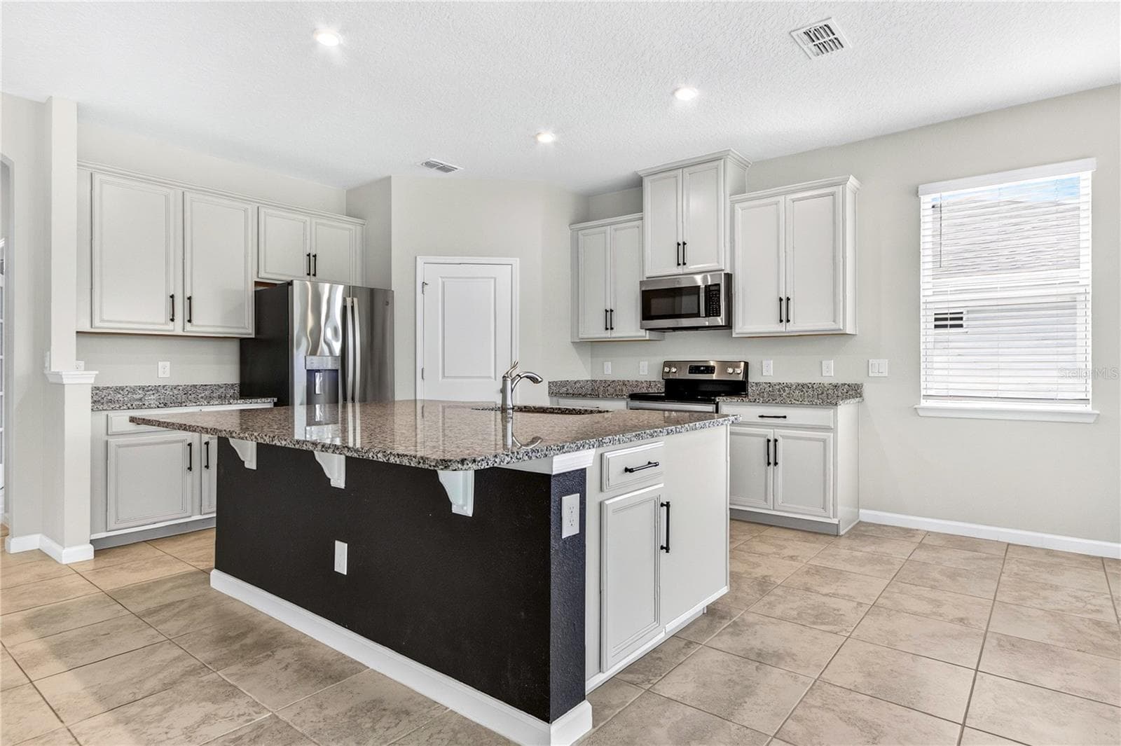 Open floor plan - 2304 TUDOR ROSE DR, SANFORD