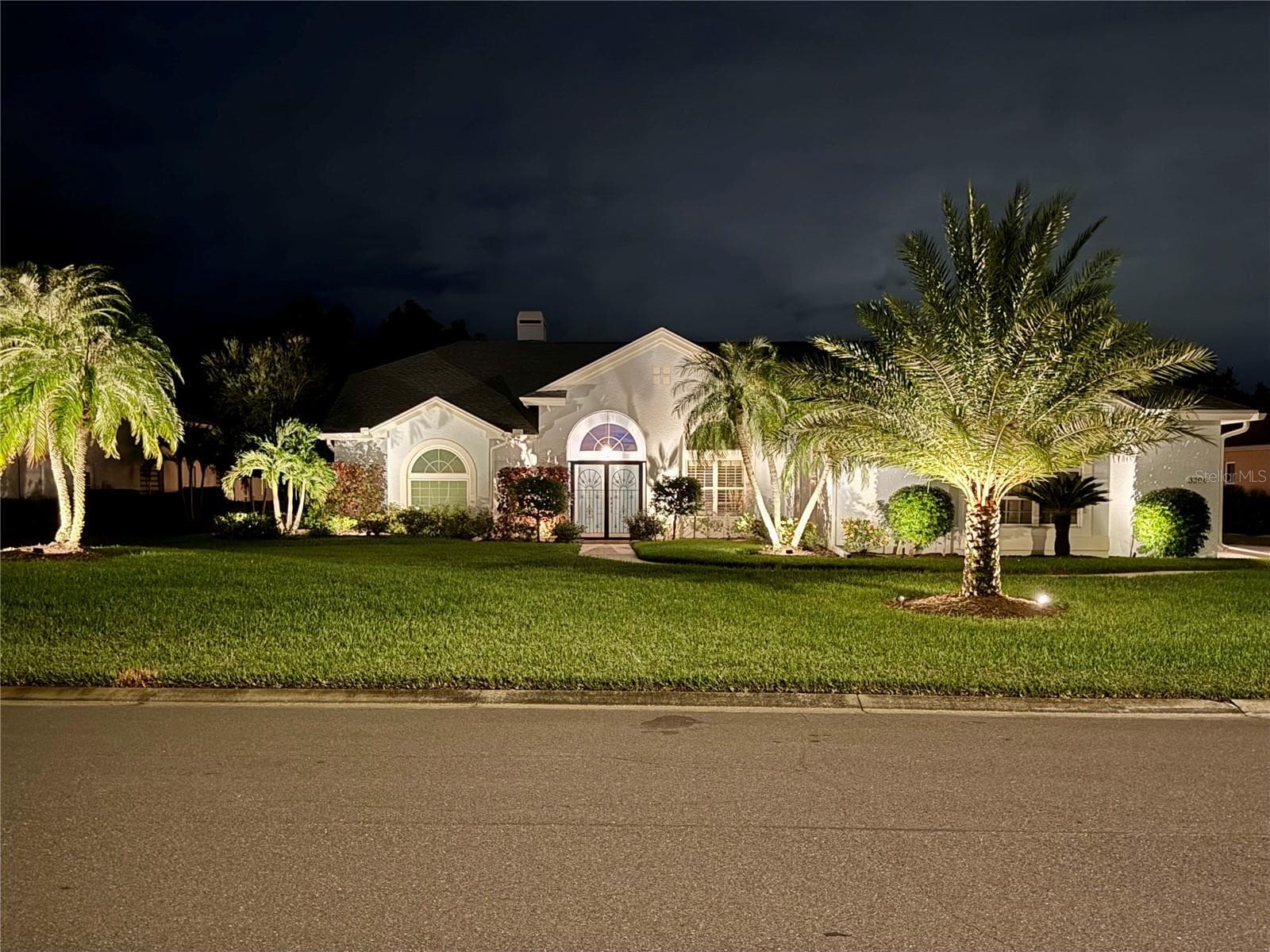 Custom landscape lighting - 3306 LITTLE COUNTRY RD, PARRISH
