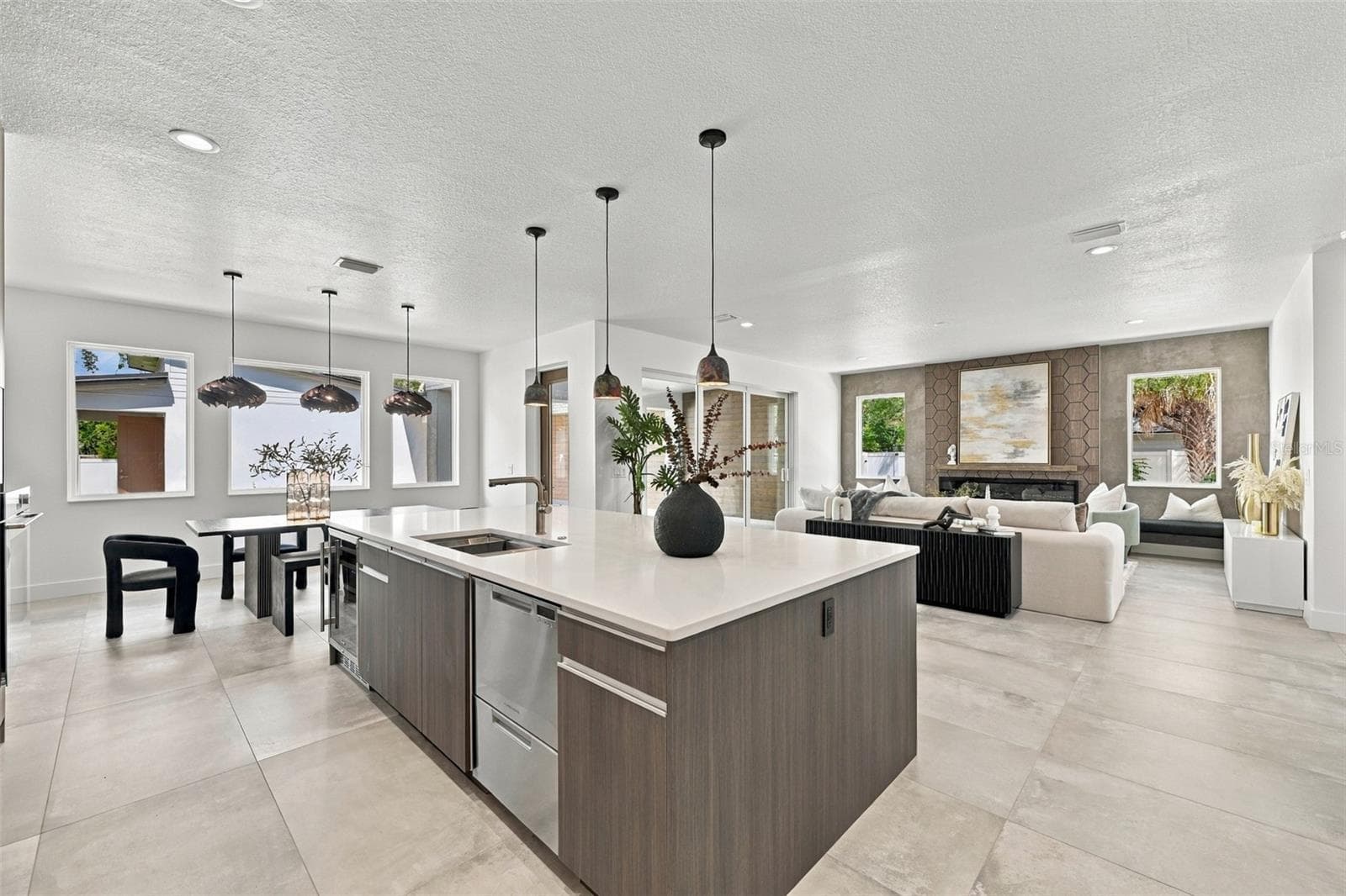 Single Family Residence at 3201 W WYOMING AVE, TAMPA, photo 12 of 73