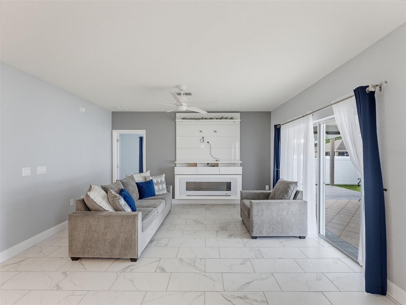 TV area w/electric fireplace - 8151 WILDER LOOP, LAKELAND