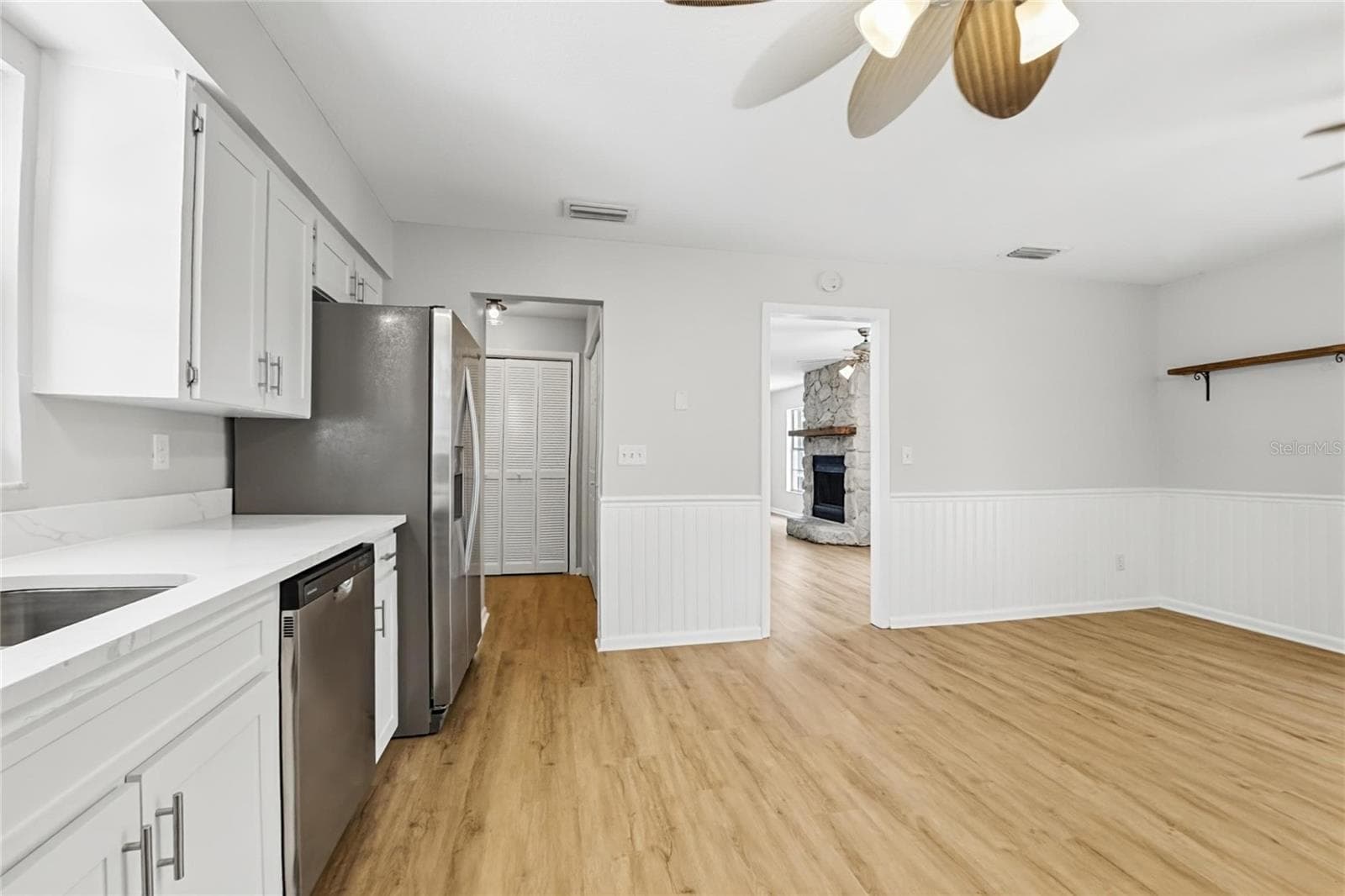 Single Family Residence at 1322 GLENGREEN LN, LAKELAND, photo 6 of 18