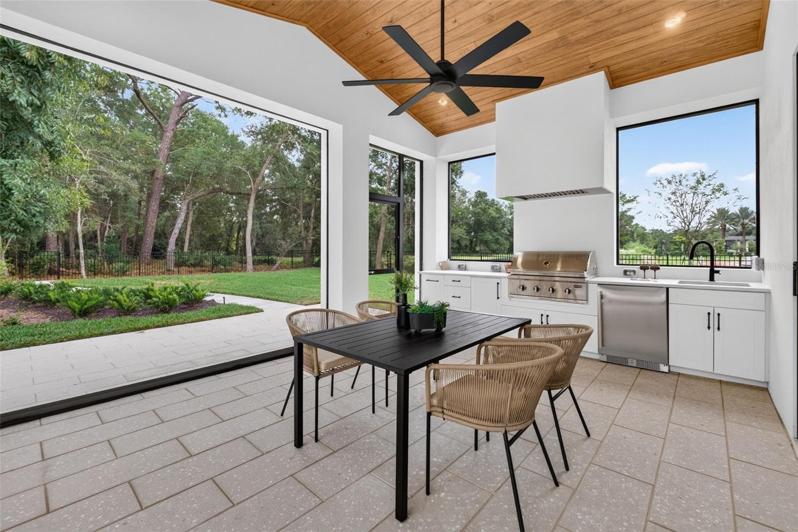 Covered lanai with motorized retractable screens - 1815 WINDERMERE RD, WINDERMERE