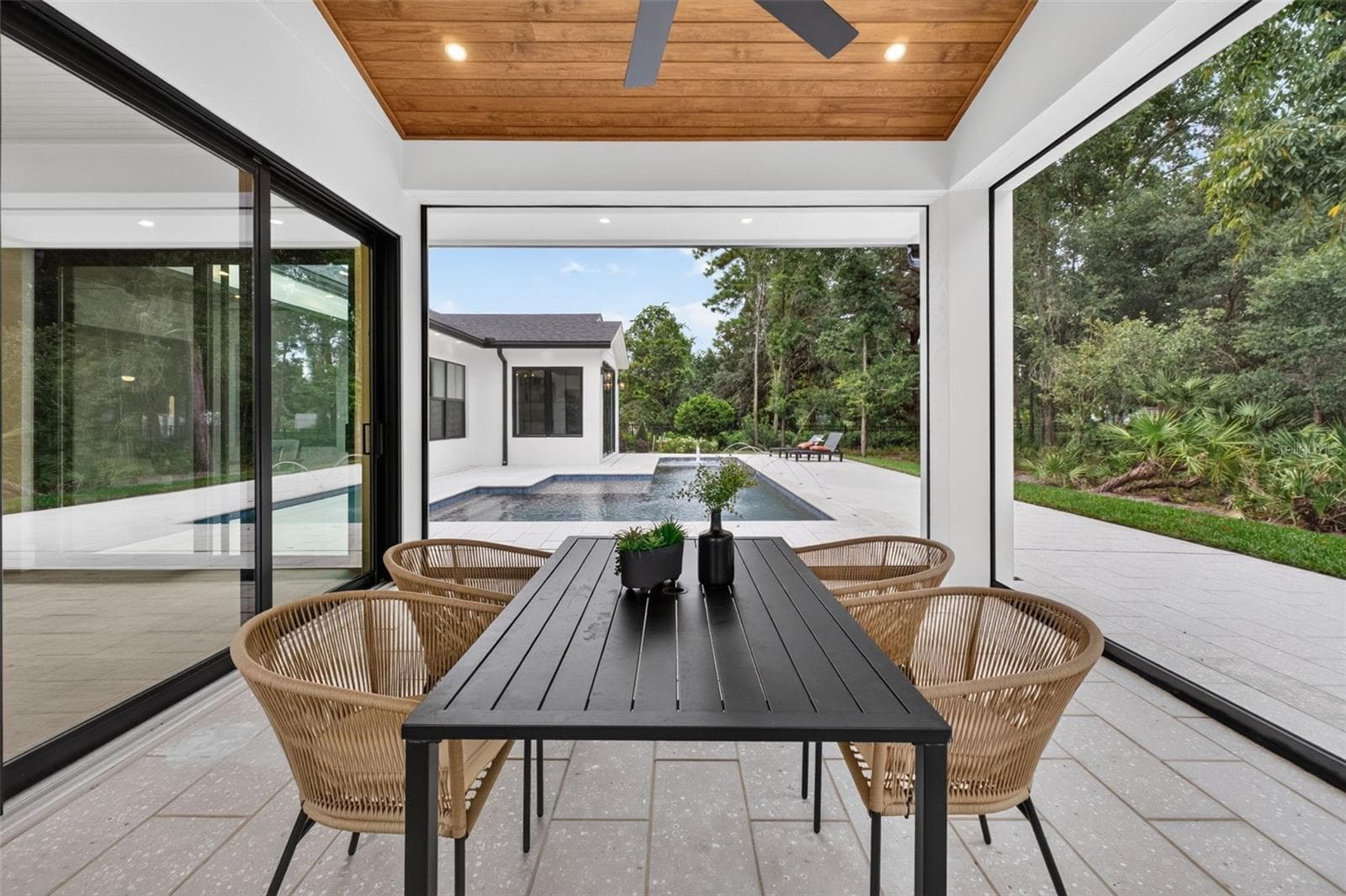 Covered lanai with motorized retractable screens - 1815 WINDERMERE RD, WINDERMERE