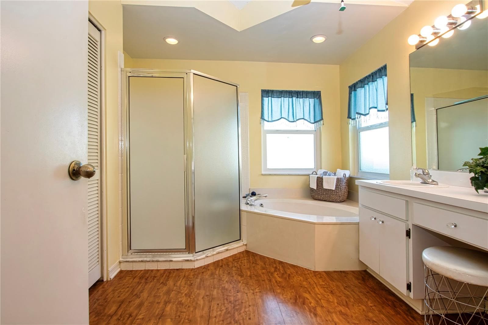 Primary En Suite - 2035 PRESTANCIA LN, SUN CITY CENTER