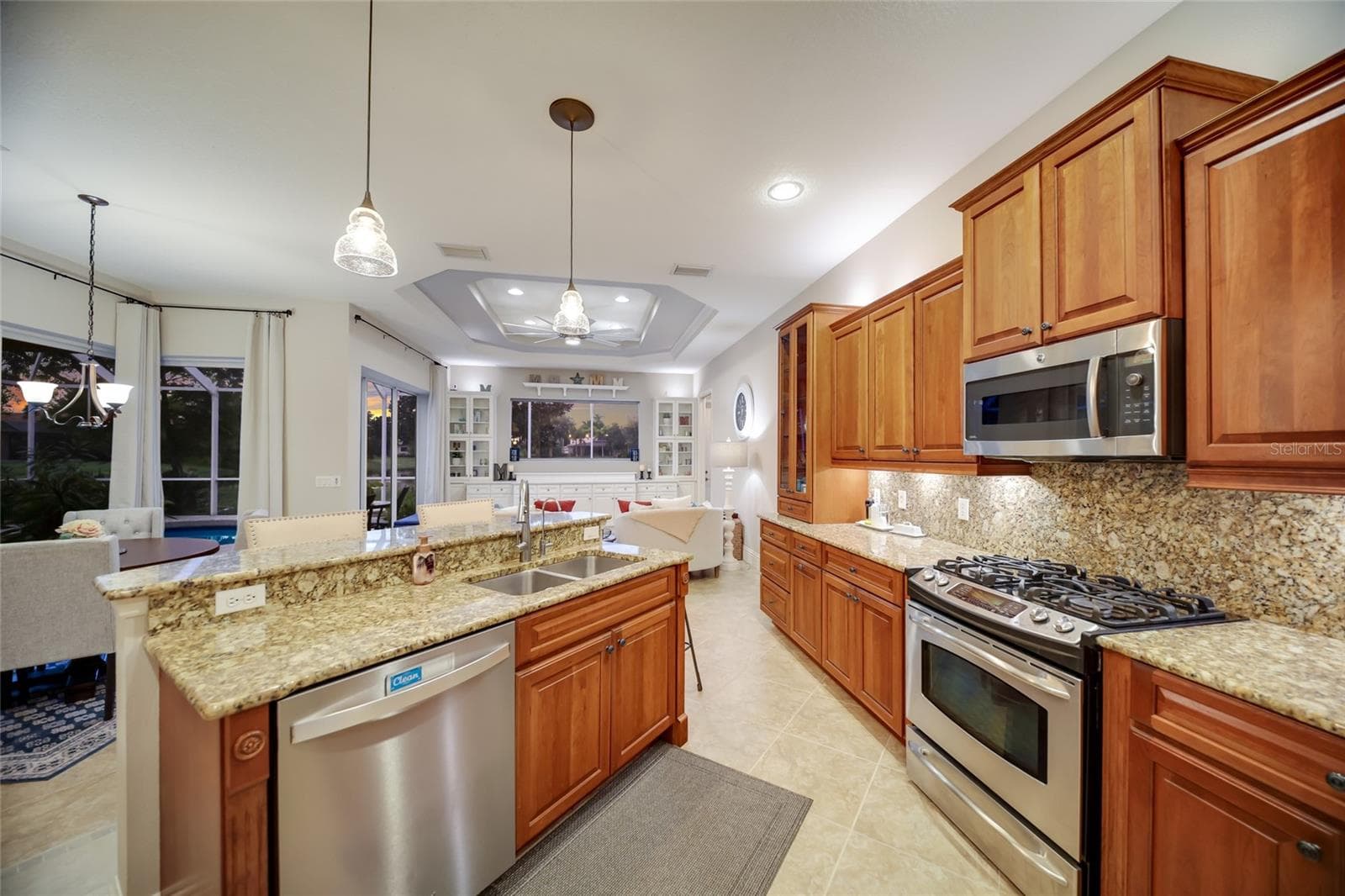 Single Family Residence at 14703 SUNDIAL PL, LAKEWOOD RANCH, photo 6 of 28