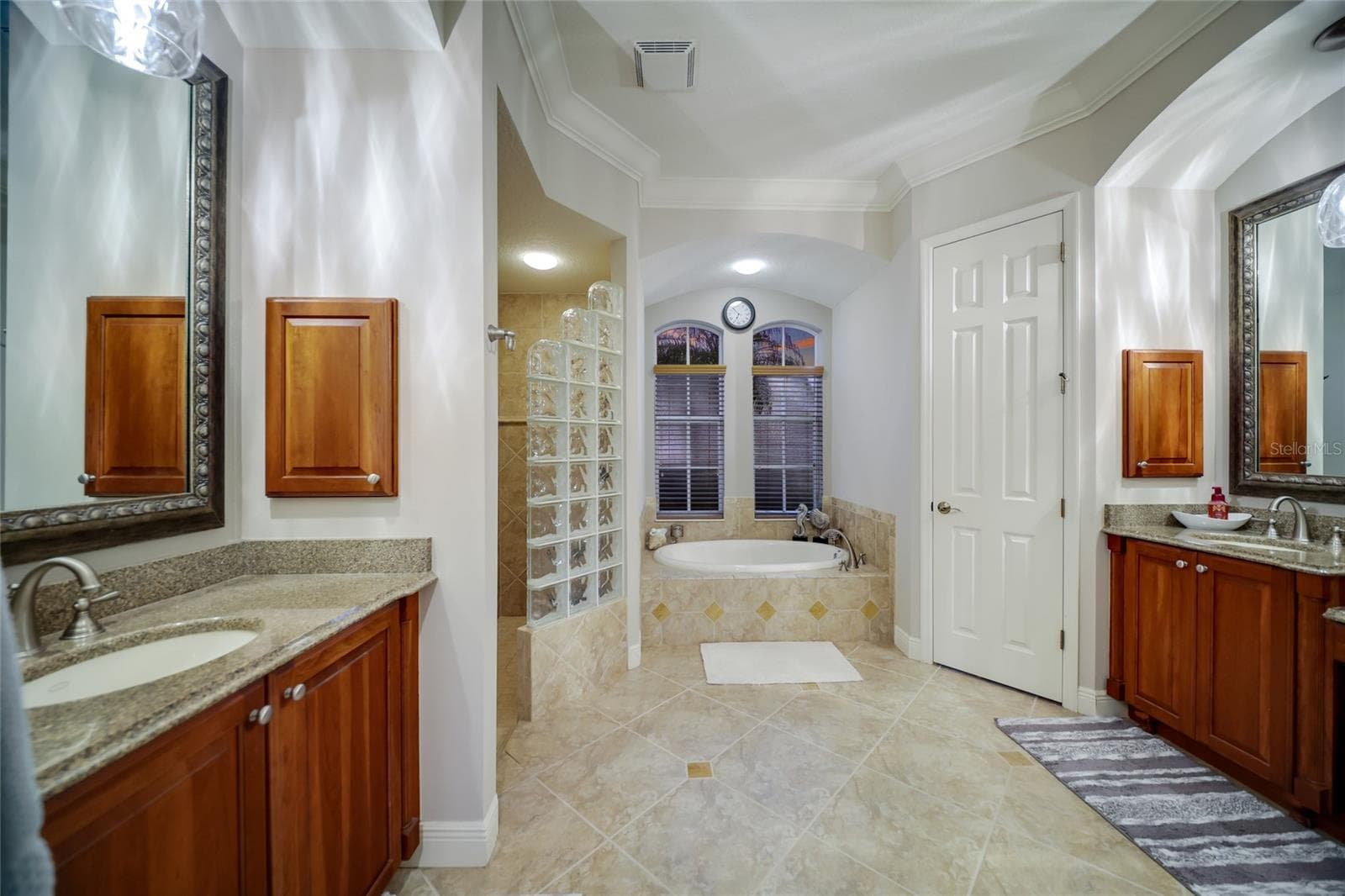 Single Family Residence at 14703 SUNDIAL PL, LAKEWOOD RANCH, photo 13 of 28