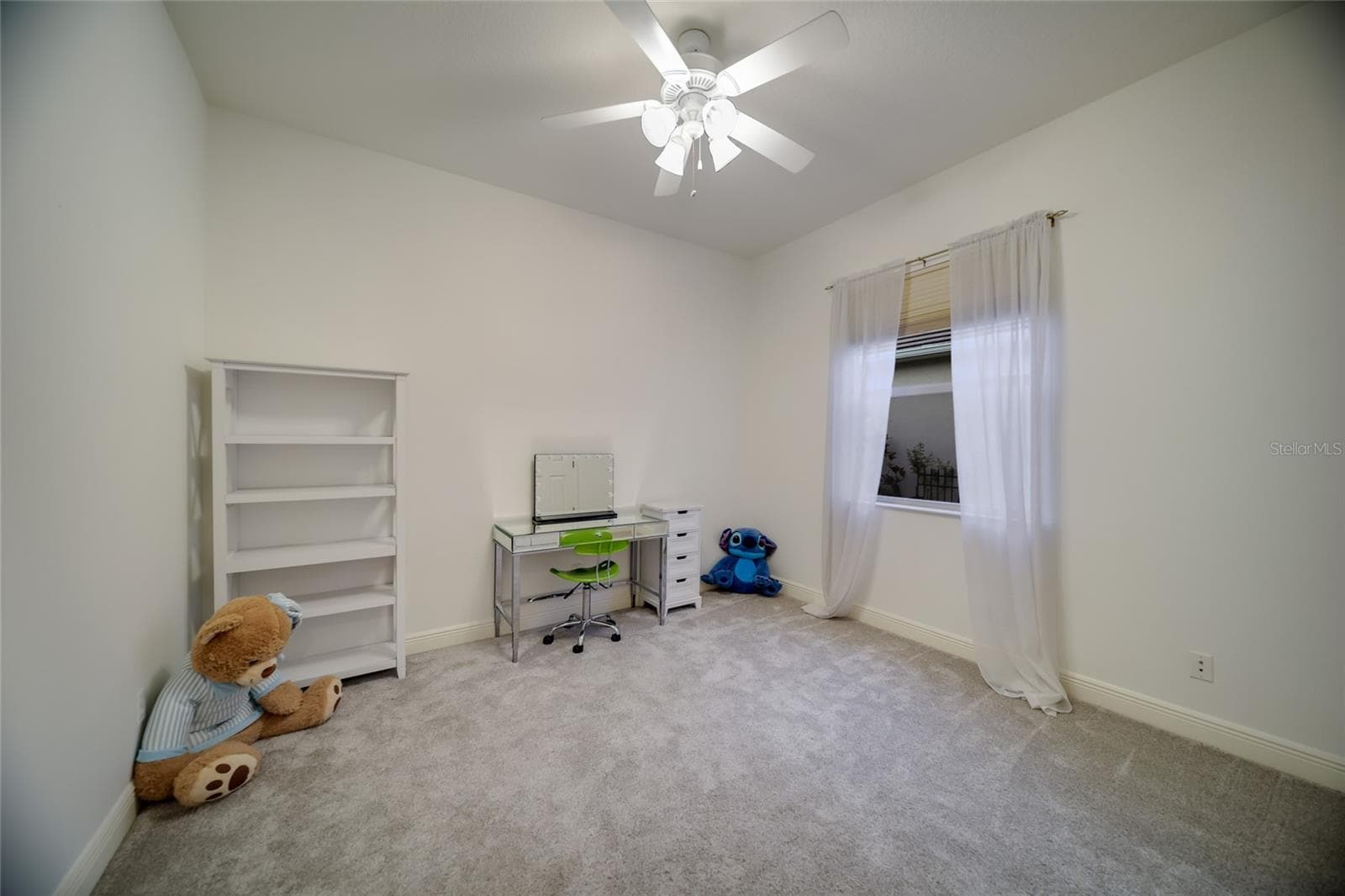 Single Family Residence at 14703 SUNDIAL PL, LAKEWOOD RANCH, photo 15 of 28