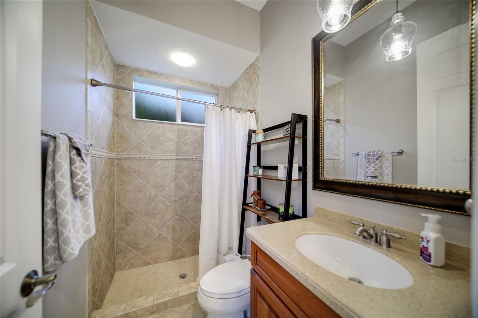 Single Family Residence at 14703 SUNDIAL PL, LAKEWOOD RANCH, photo 17 of 28