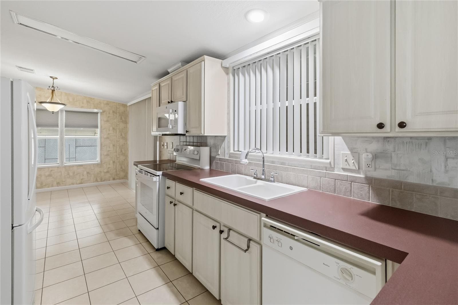 Manufactured Home at 2484 LONGPINE LN, ST CLOUD, photo 14 of 50