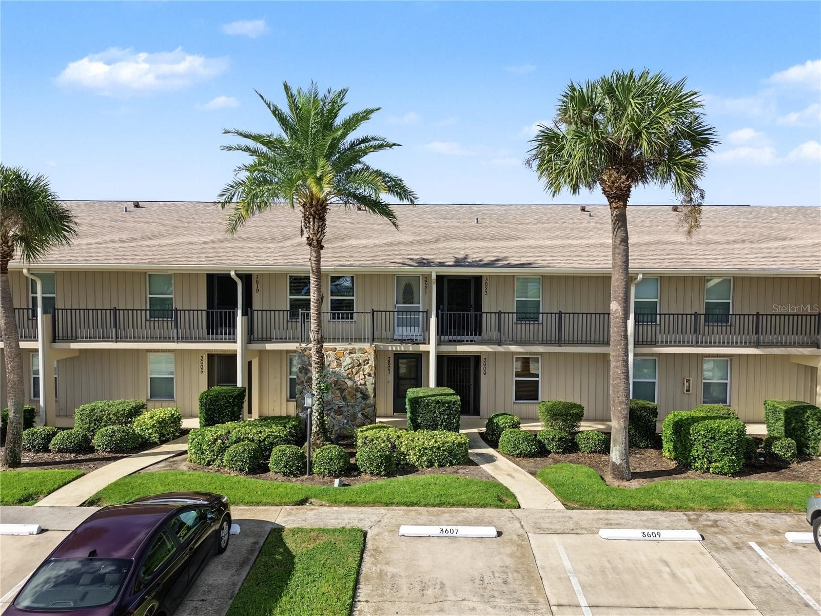 3621 EDGEWATER DR #207