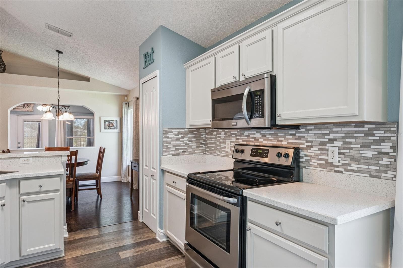 Single Family Residence at 2219 HILLSHIRE DR, ORLANDO, photo 6 of 29