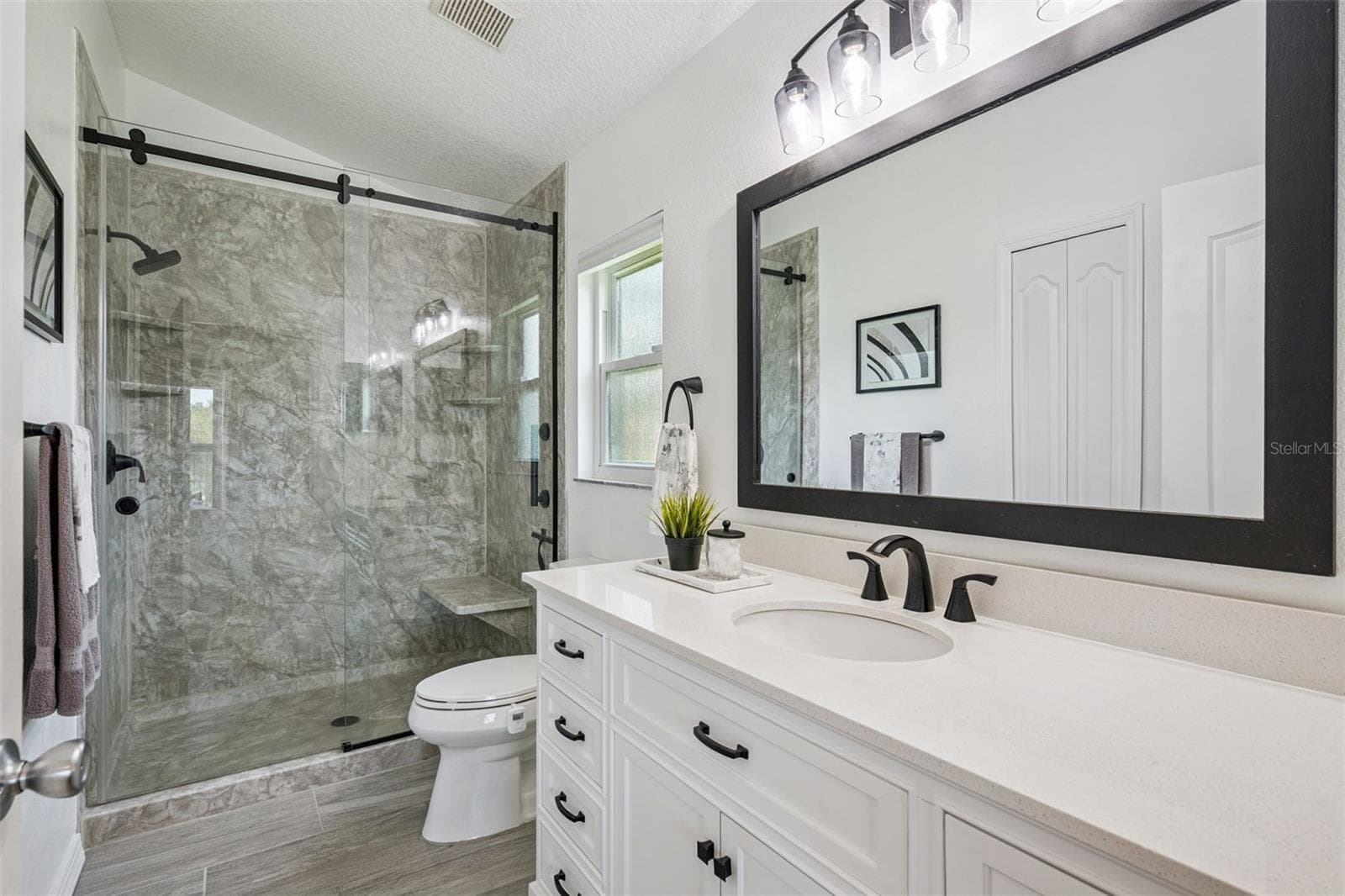 Single Family Residence at 2219 HILLSHIRE DR, ORLANDO, photo 9 of 29
