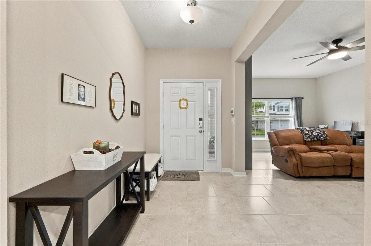 Single Family Residence at 4885 FOXGLOVE CIR, LAKELAND, photo 3 of 41