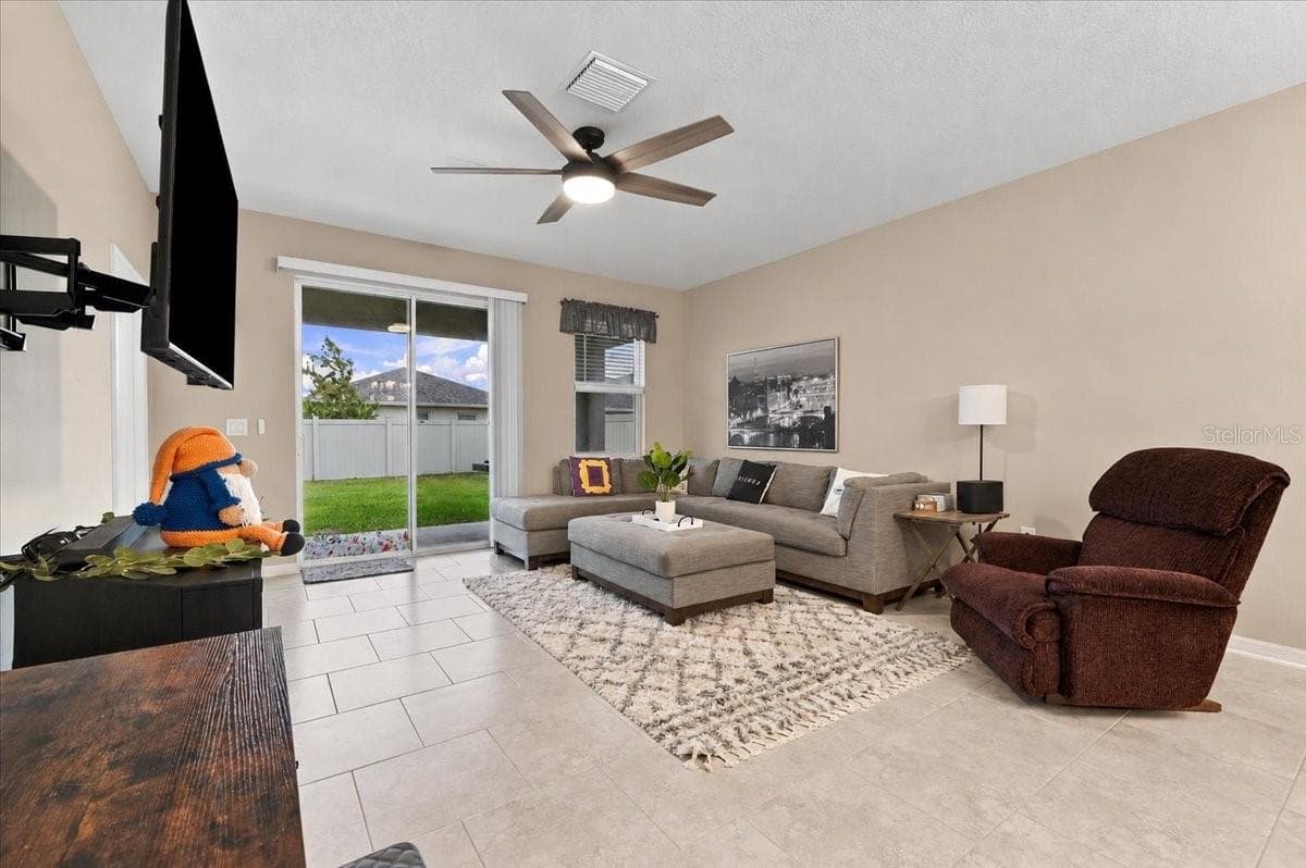Single Family Residence at 4885 FOXGLOVE CIR, LAKELAND, photo 4 of 41