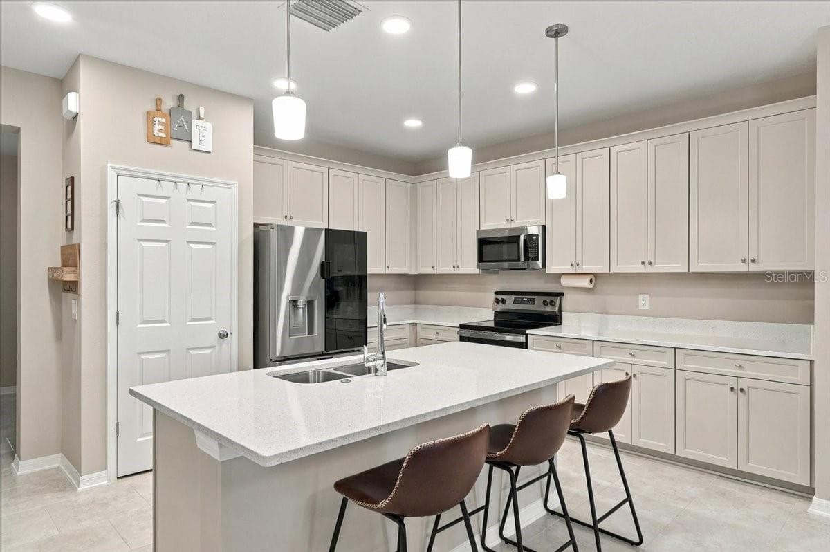 Single Family Residence at 4885 FOXGLOVE CIR, LAKELAND, photo 8 of 41