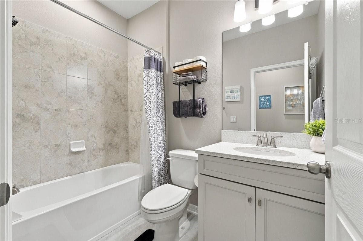 Single Family Residence at 4885 FOXGLOVE CIR, LAKELAND, photo 16 of 41