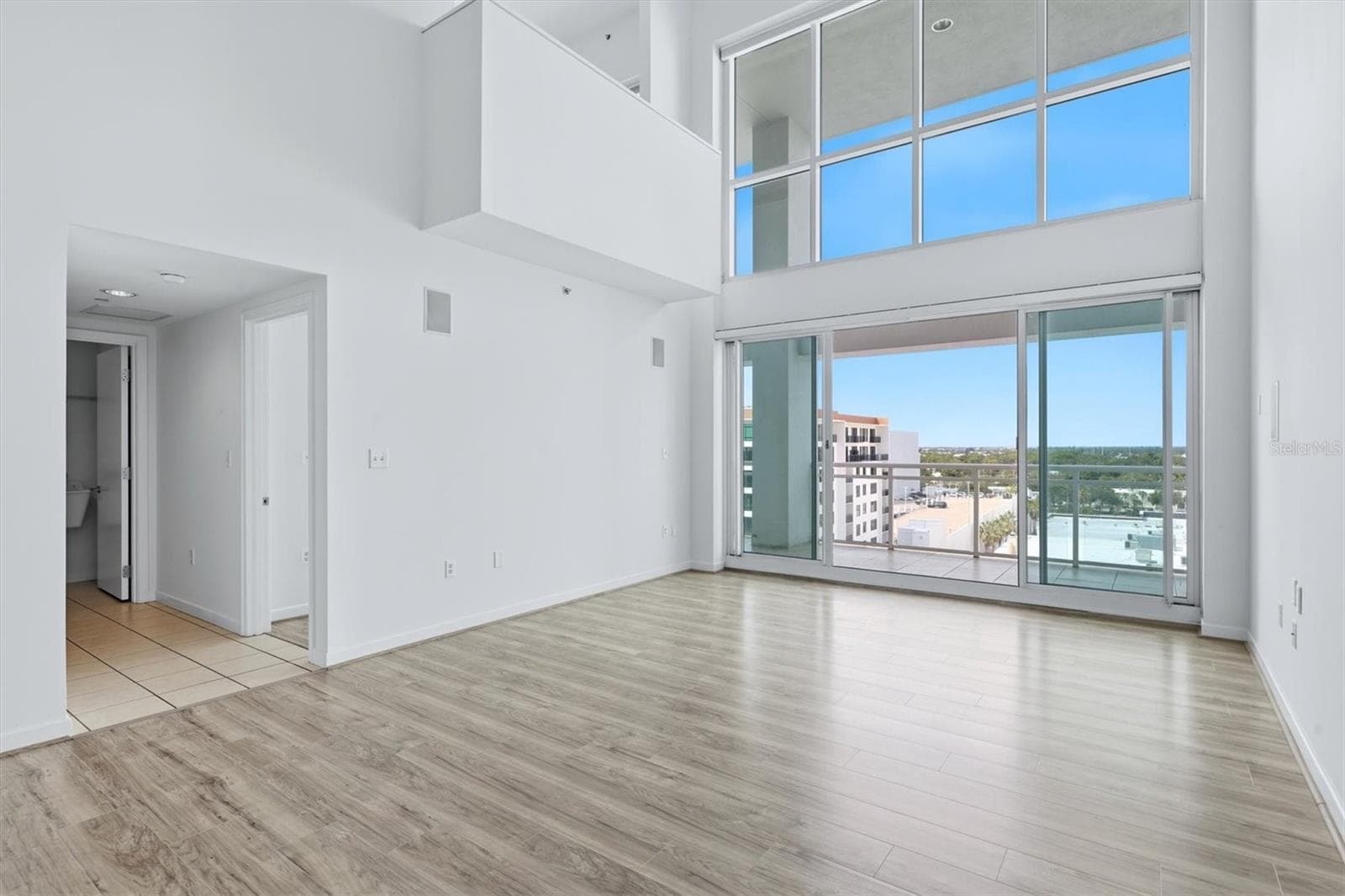 Condominium at 1990 MAIN ST #3, SARASOTA, photo 6 of 37