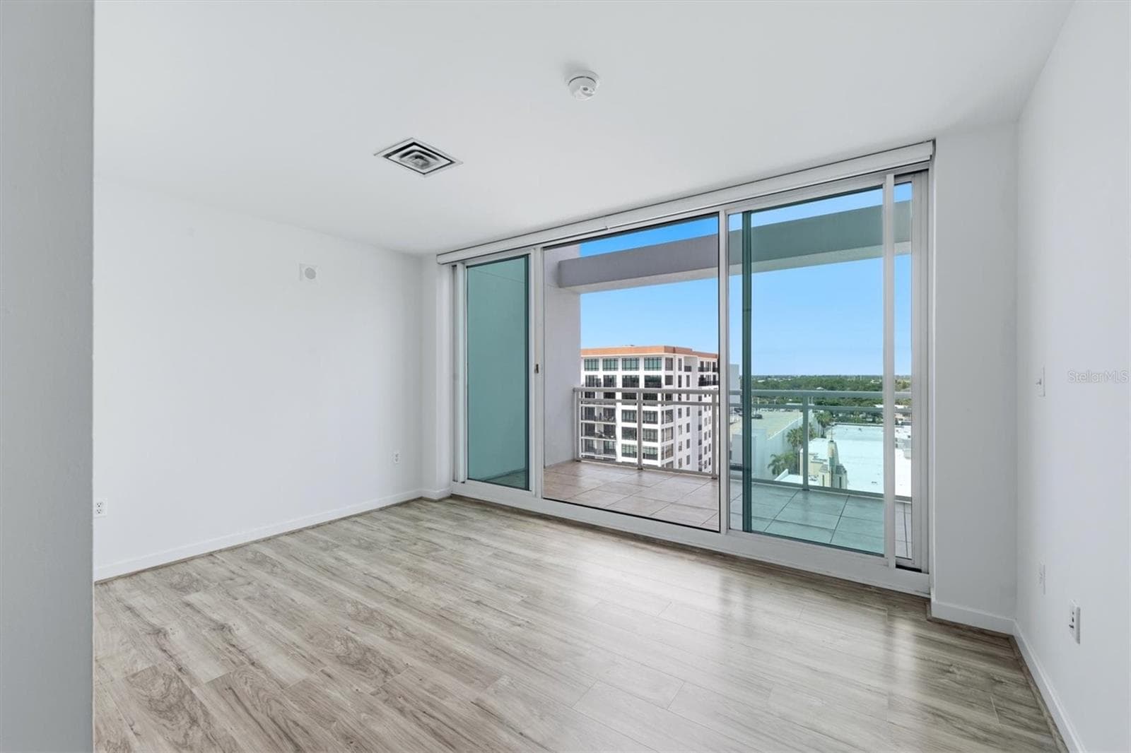Condominium at 1990 MAIN ST #3, SARASOTA, photo 13 of 37