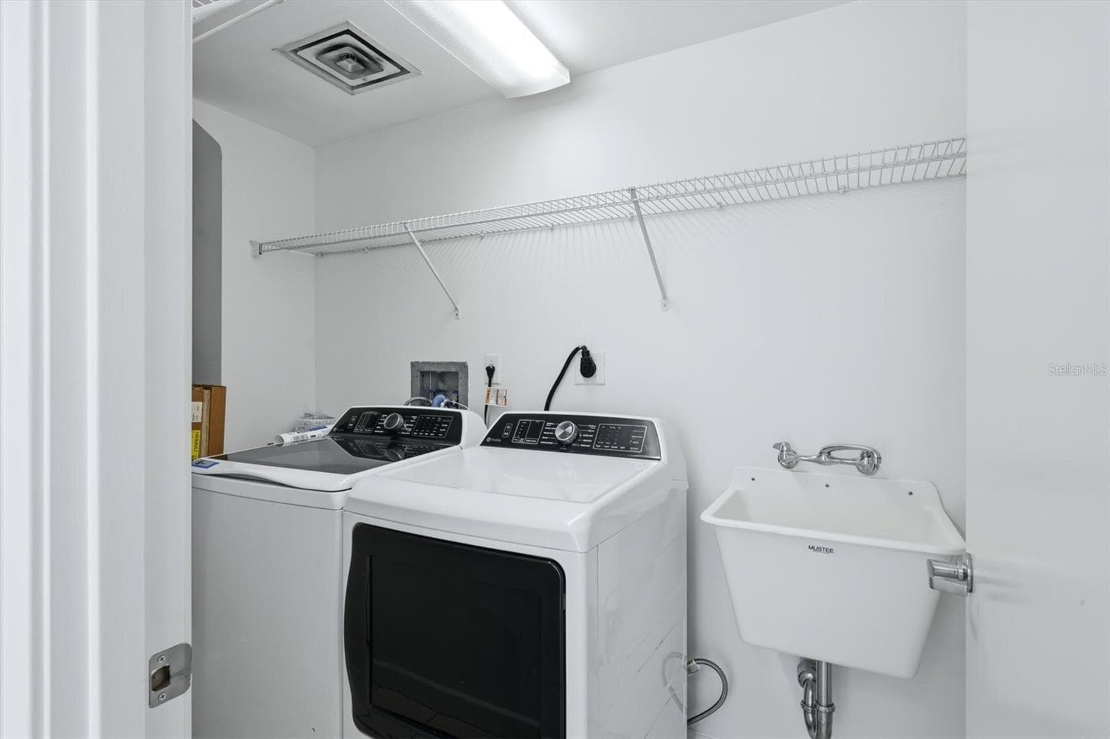 Condominium at 1990 MAIN ST #3, SARASOTA, photo 16 of 37