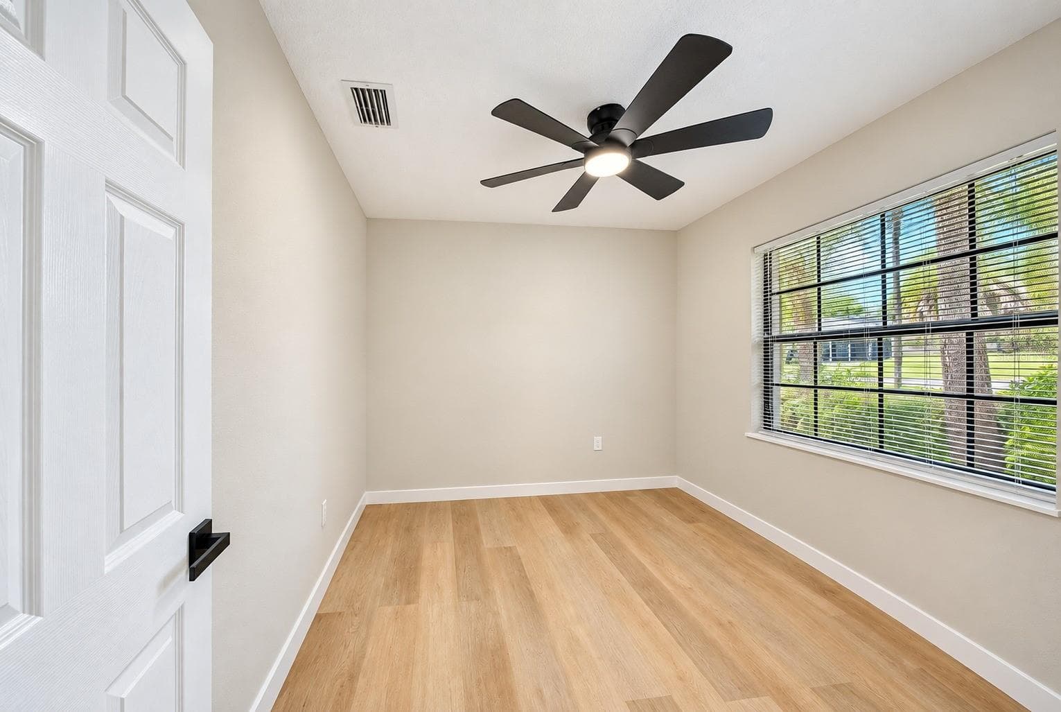 Single Family Residence at 501 CAMELIA LN, DELAND, photo 18 of 25