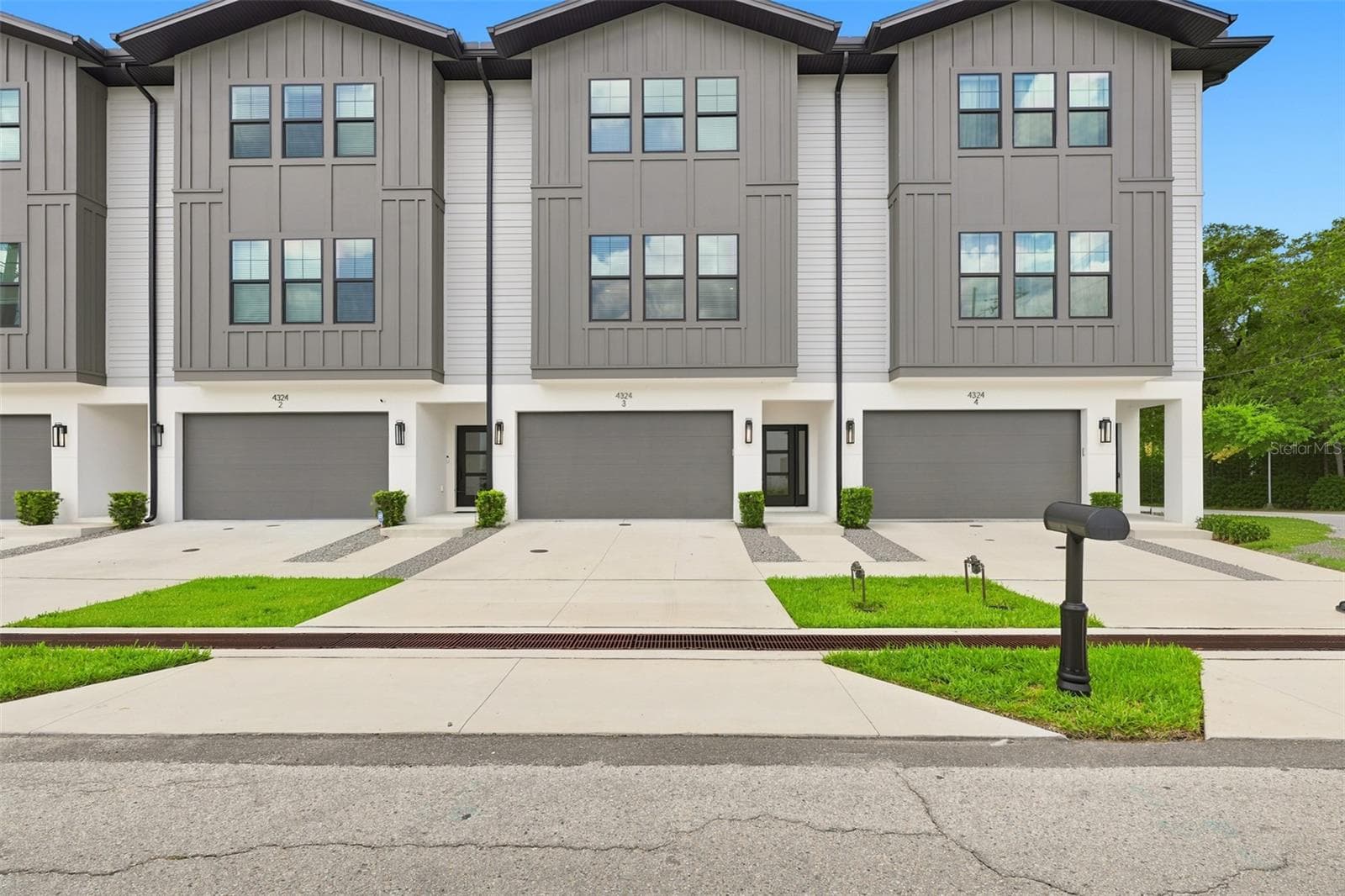 Townhouse at 4324 W GRAY ST #2, TAMPA, photo 2 of 45