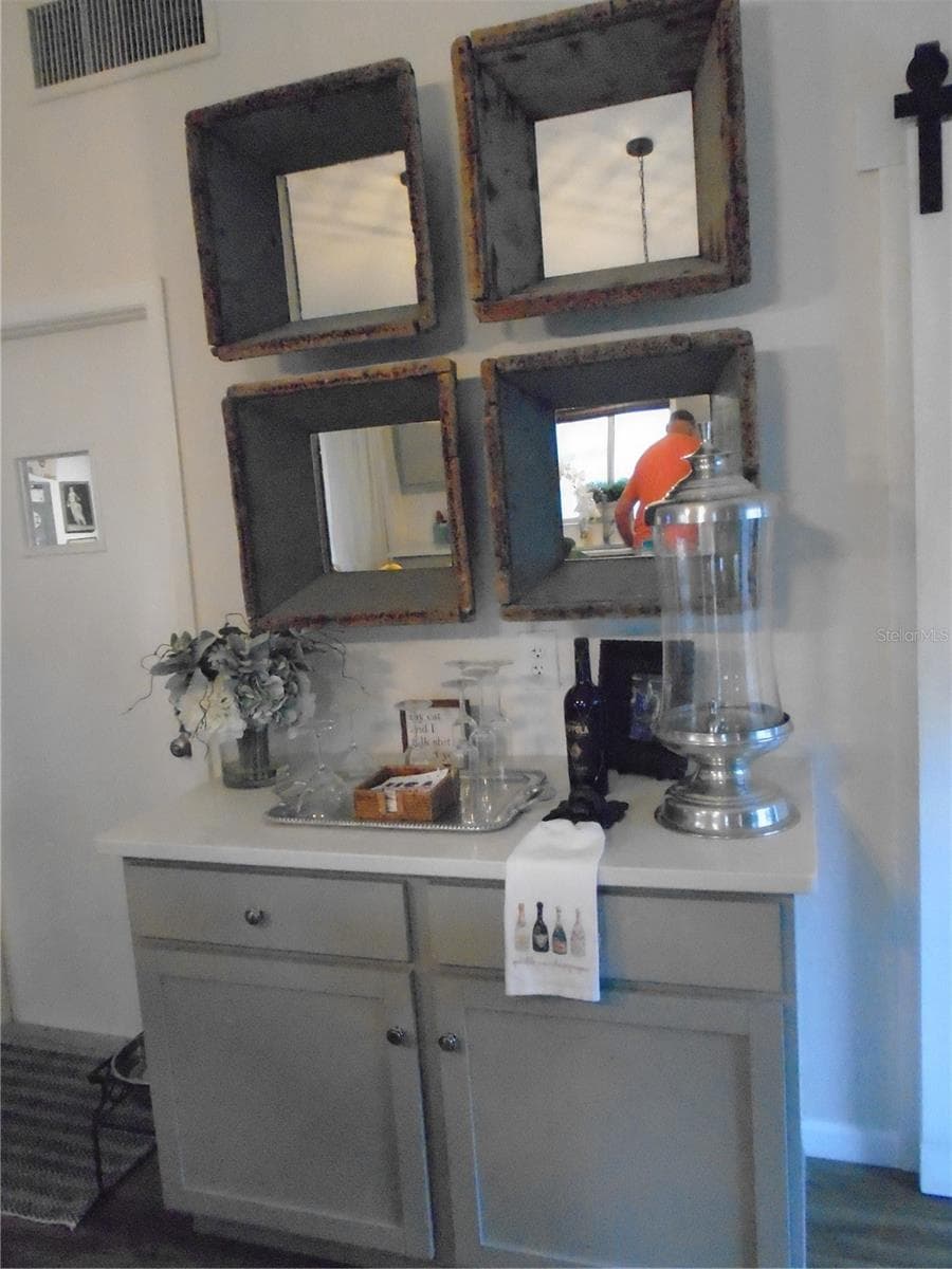 KITCHEN COFFEE/WINE BAR - BELLE ISLE