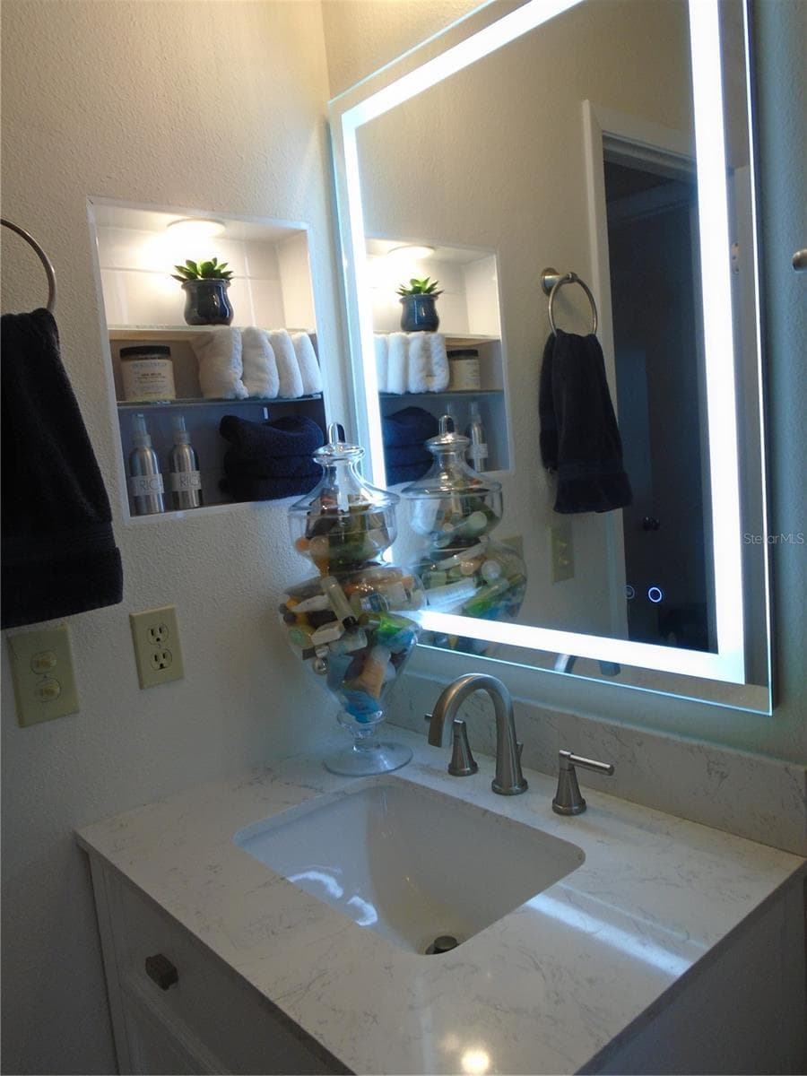 GUEST BATH - BELLE ISLE