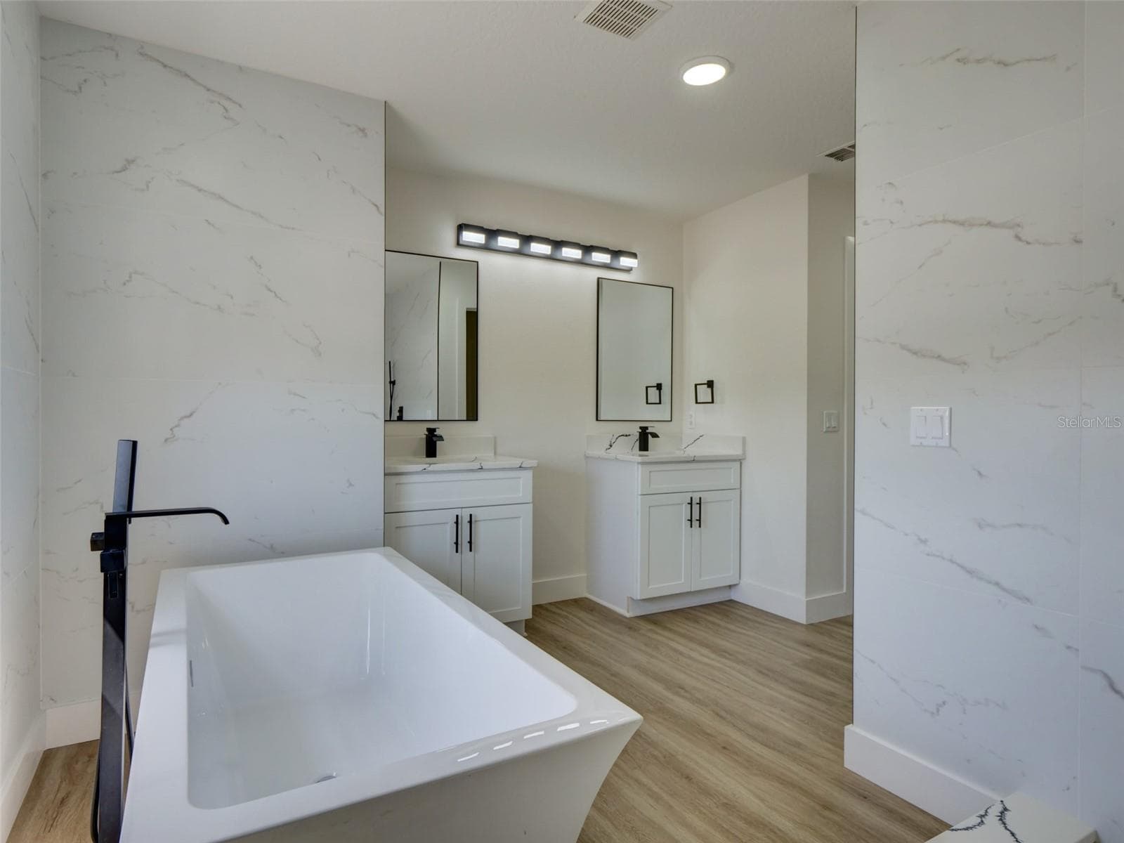 PRIMARY BATH - 307 BIG BLACK LN, POINCIANA