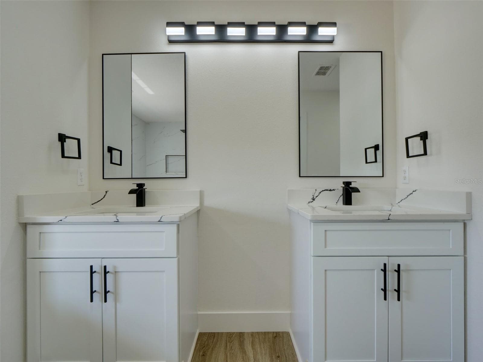 MODERN BATH - 307 BIG BLACK LN, POINCIANA