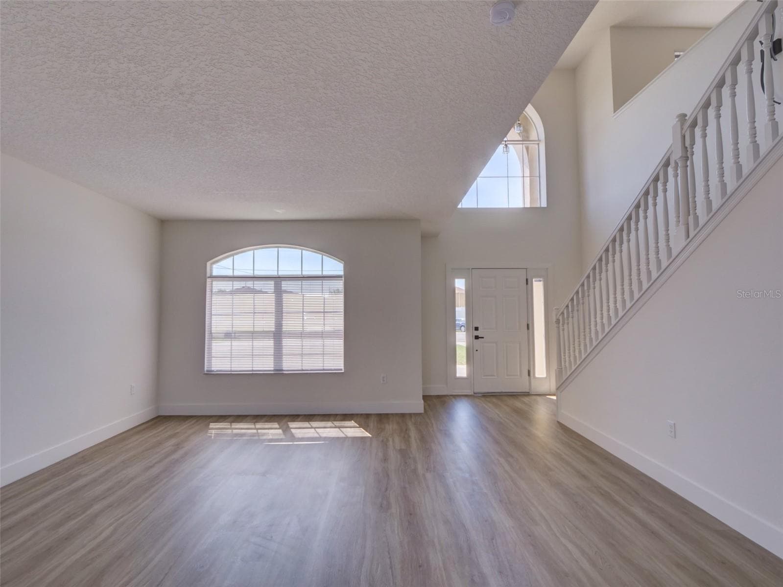 LIVING ROOM AND ENTRANCE - 307 BIG BLACK LN, POINCIANA
