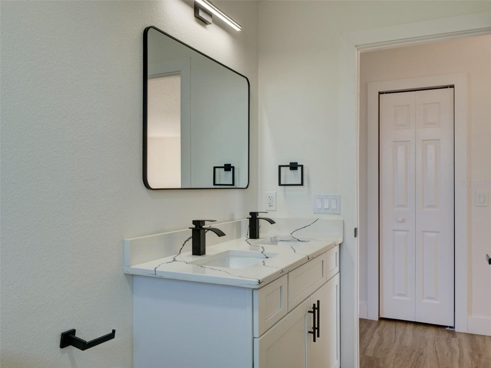 FULL BATHROOM - 307 BIG BLACK LN, POINCIANA