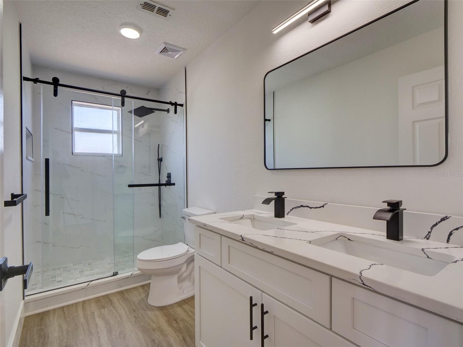 FULL BATHROOM - 307 BIG BLACK LN, POINCIANA