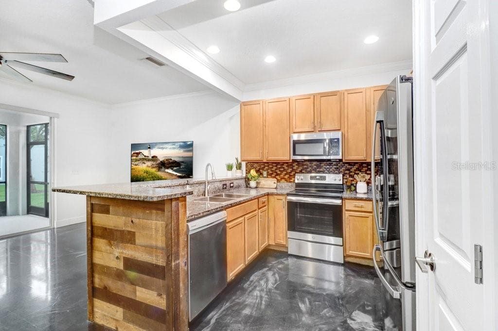 Kitchen - 6818 46TH LN N, PINELLAS PARK