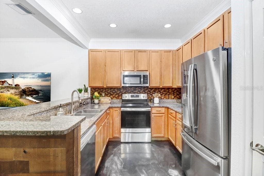 Kitchen - 6818 46TH LN N, PINELLAS PARK
