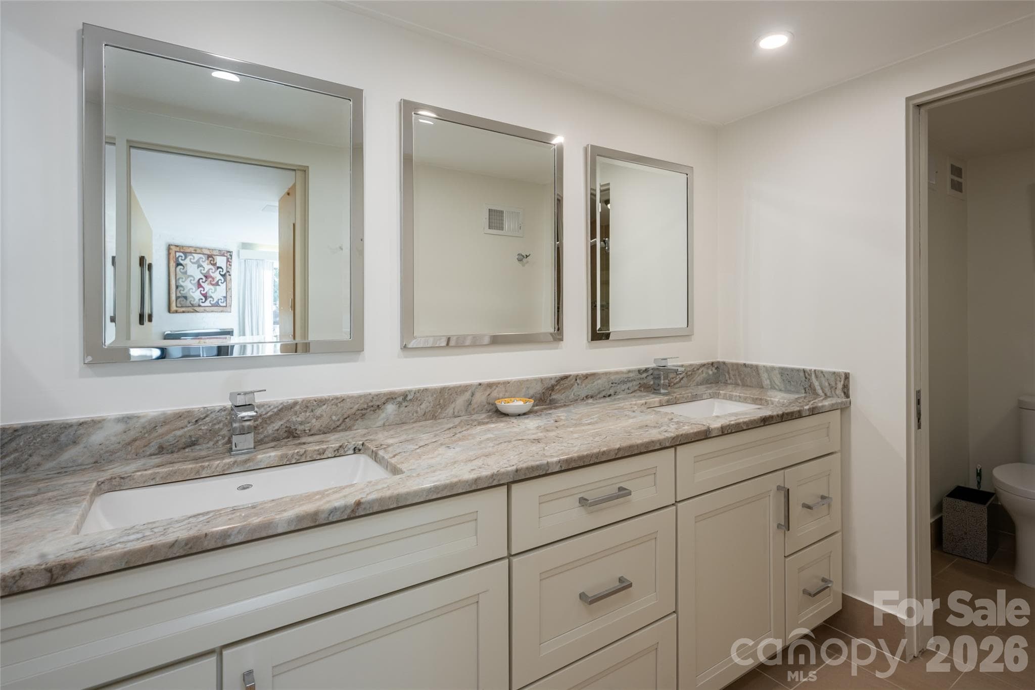 Guest bath - 92 Horizon Hill Road, Asheville