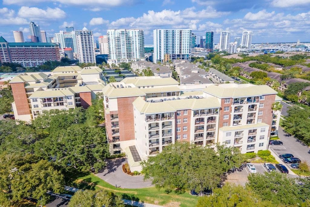 to Harbour Court, right in the middle of it all - 1000 S HARBOUR ISLAND BLVD #2306, TAMPA