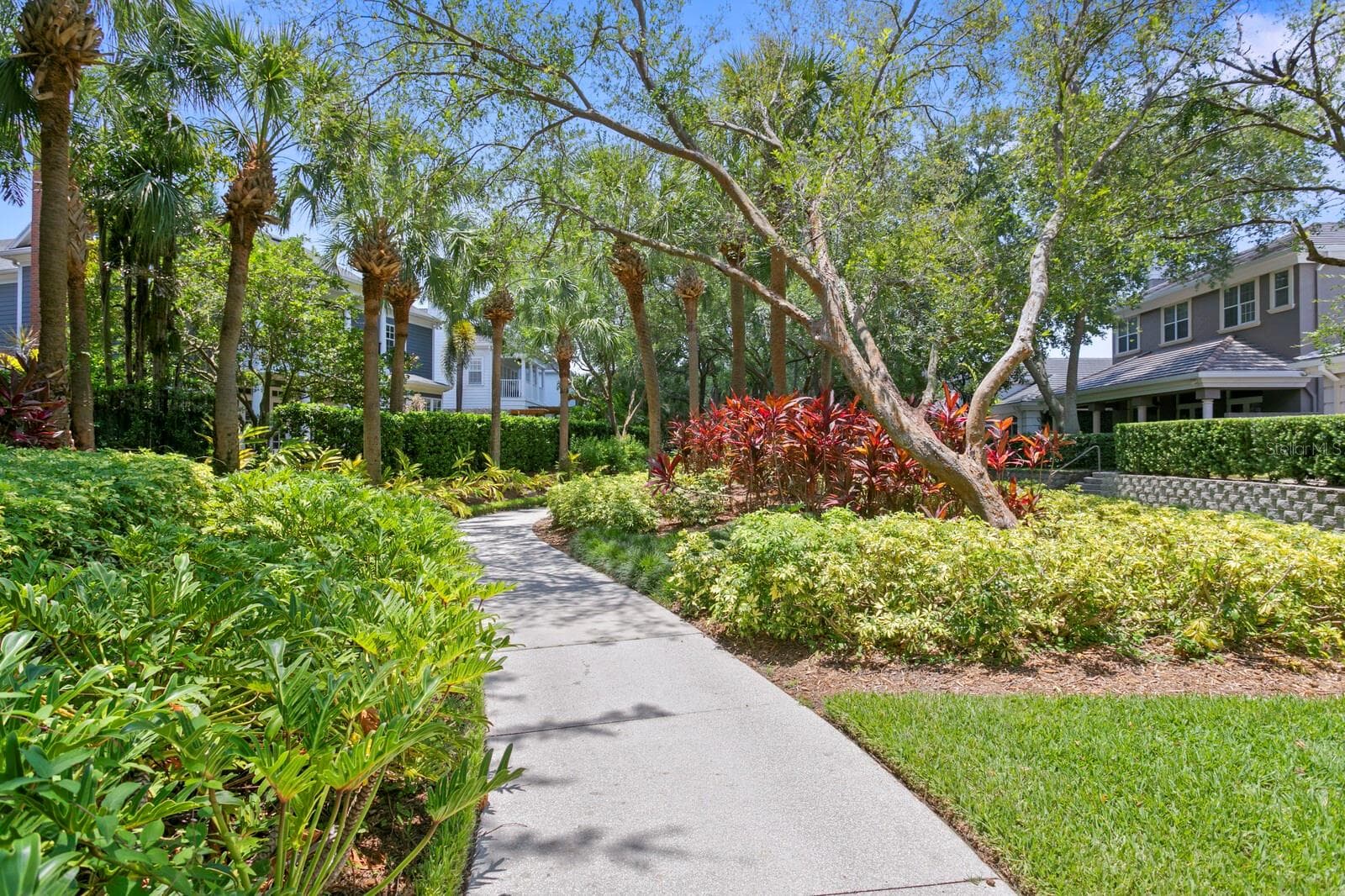 Walking trail through the private community of Harbour Island connects to the Playground and also to the Island's waterwalk on the West Side of the Island - 1000 S HARBOUR ISLAND BLVD #2306, TAMPA