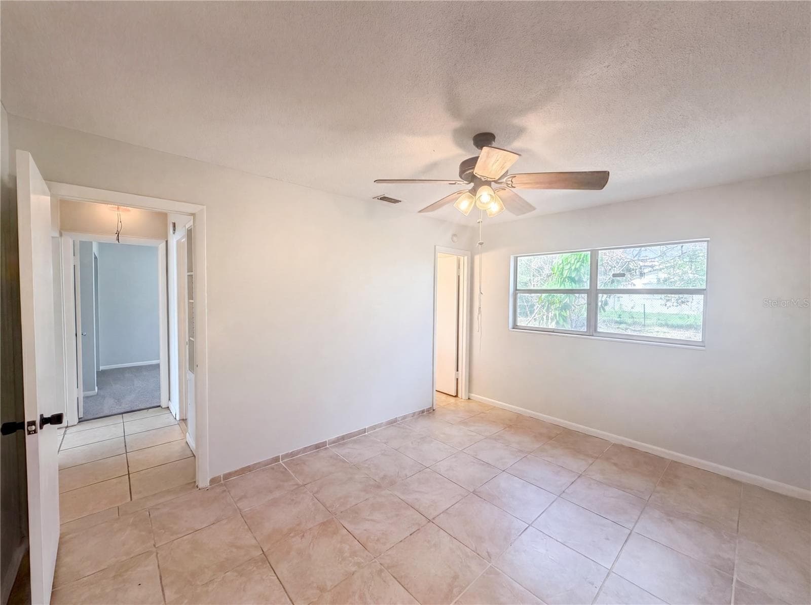 Single Family Residence at 1100 CAREFREE COVE DR, WINTER HAVEN, photo 4 of 13