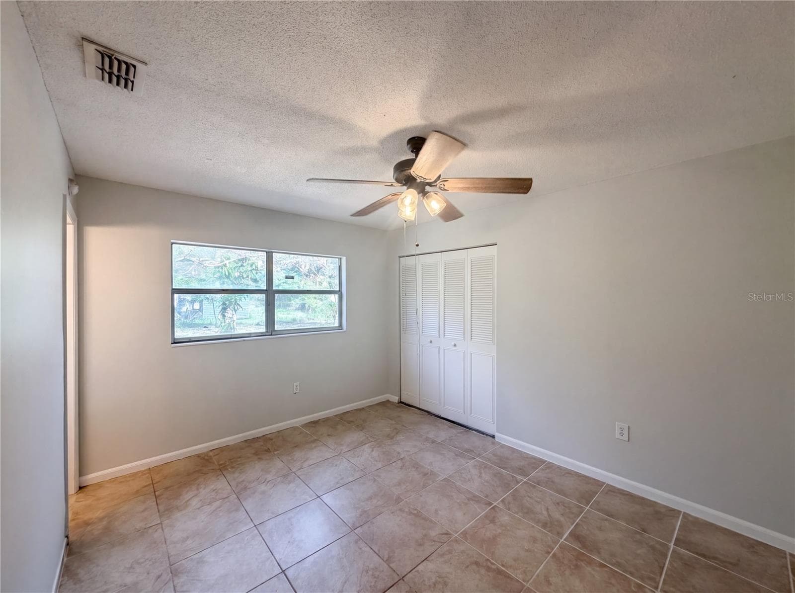 Single Family Residence at 1100 CAREFREE COVE DR, WINTER HAVEN, photo 6 of 13