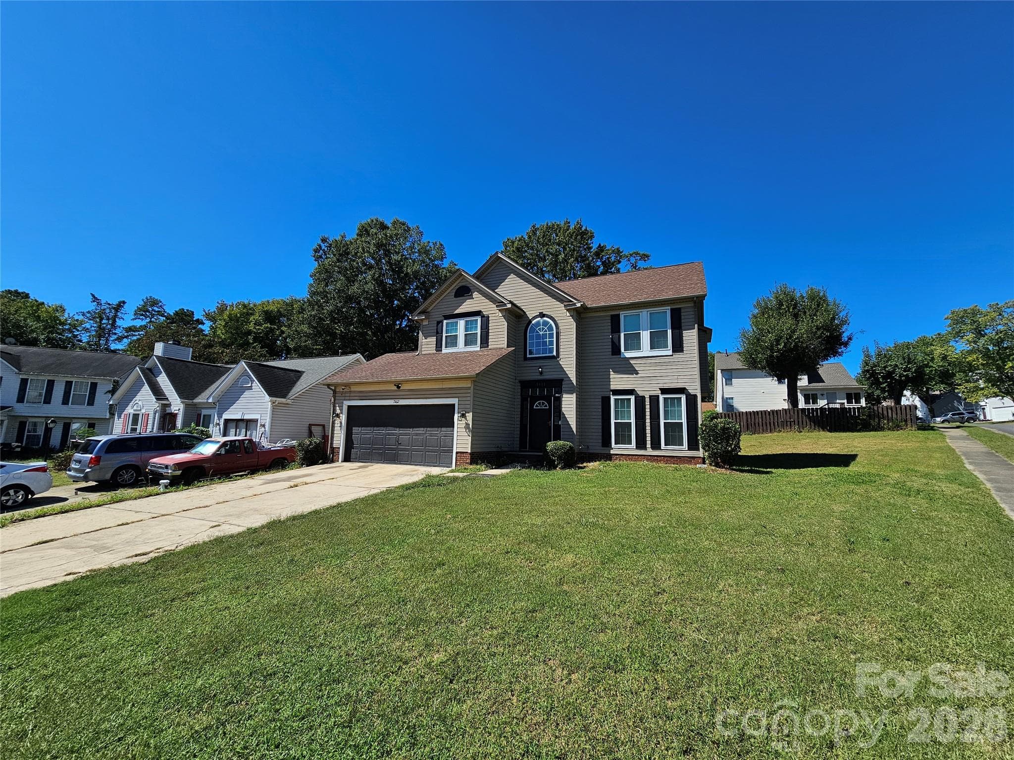 Single Family Residence at 7402 Shiras Court, Charlotte, photo 2 of 25