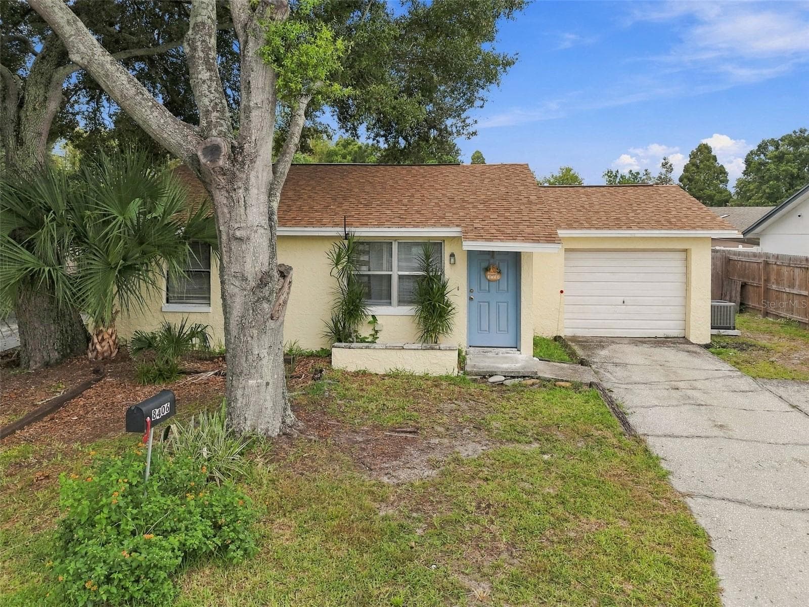 Single Family Residence at 8406 WILLOW FOREST CT, TAMPA, photo 3 of 46